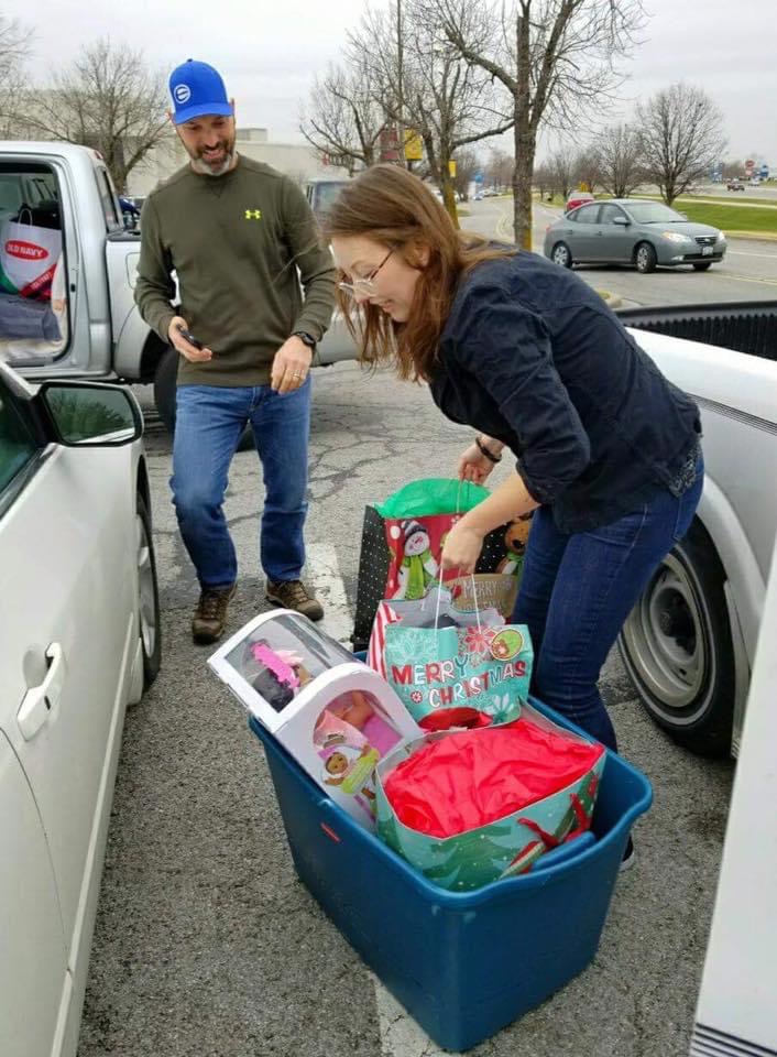 Southern Illinois AIDS Coalition Needs Family Sponsors & Donations for Holiday Project