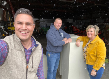 Rep. Niemerg Donates Surplus Office Furniture to Fairfield Community High School