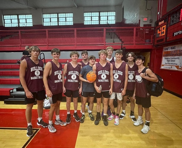 Bulldog Basketball goes 6-1 in Vandalia Shootout