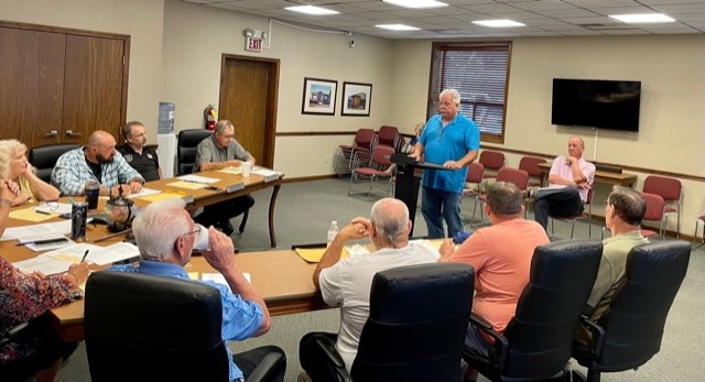 Carmi Council Will Again Look for new Trash Bids; Expects Water Projects to Begin Next Spring