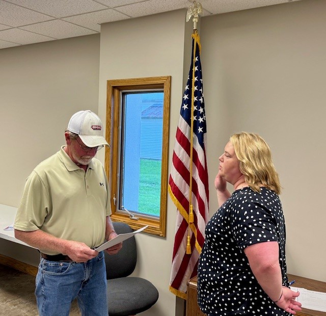 Crossville Leaders Sworn In and Appointed to Roles at May Meeting