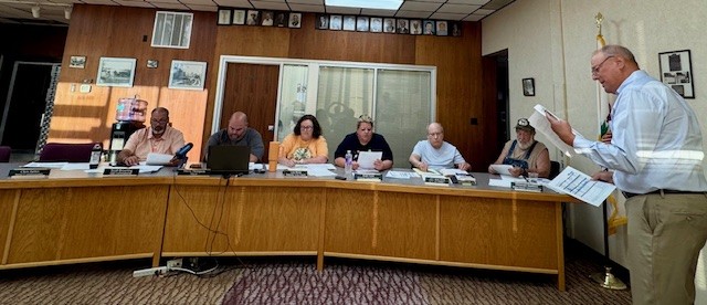 Grayville Getting New Lift Station Pump, Hires New Utility Employee, Choose Electric Supply for 12 Months; Pick Trash Can Colors