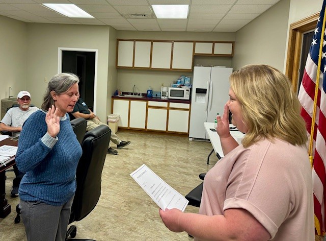Crossville Leaders Welcome New Trustee; Spend 90 Minutes Working on Village Business
