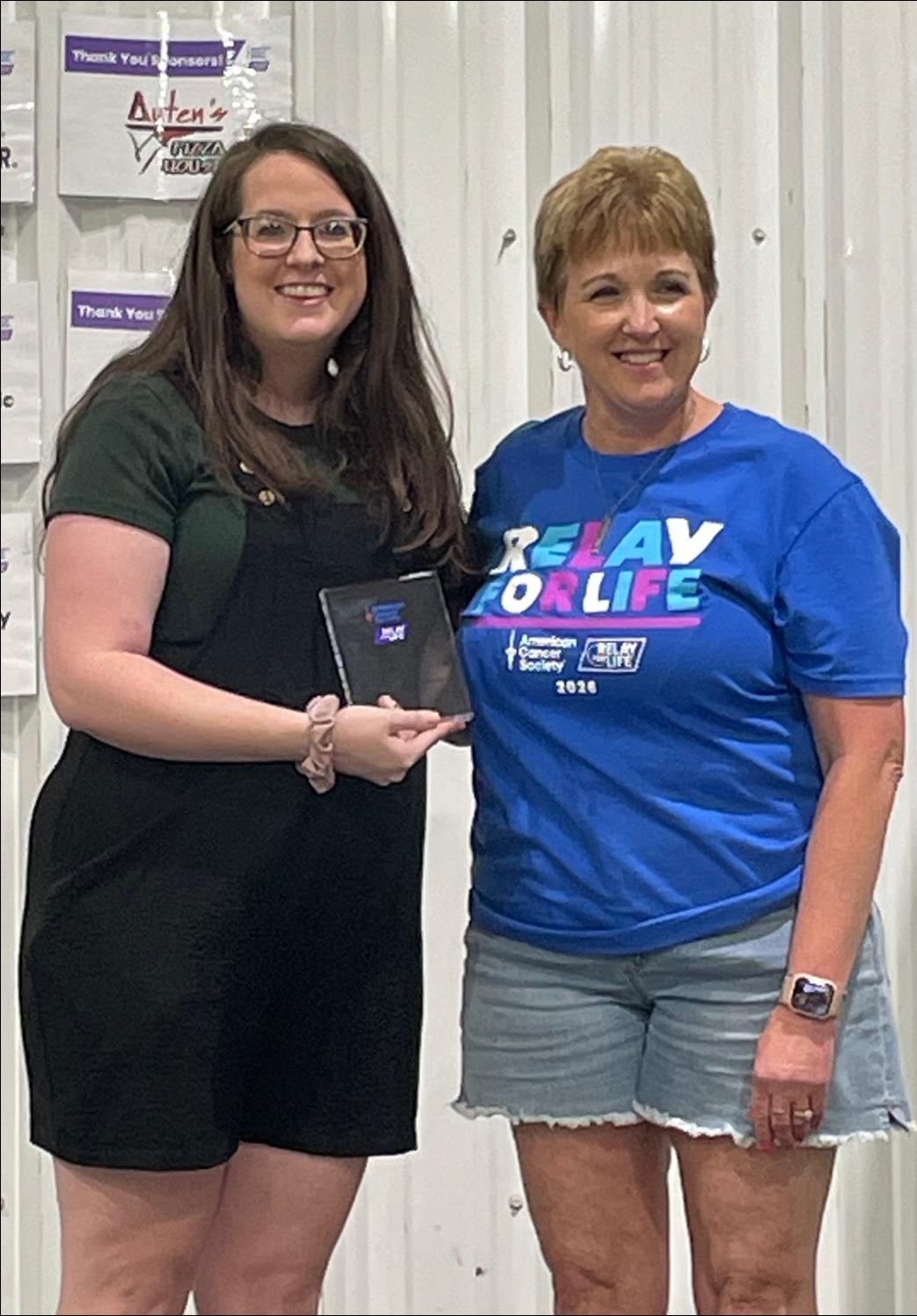 Stephanie Smith Norris, daughter of Kathy Smith, presenting award to Cindy Anselment
