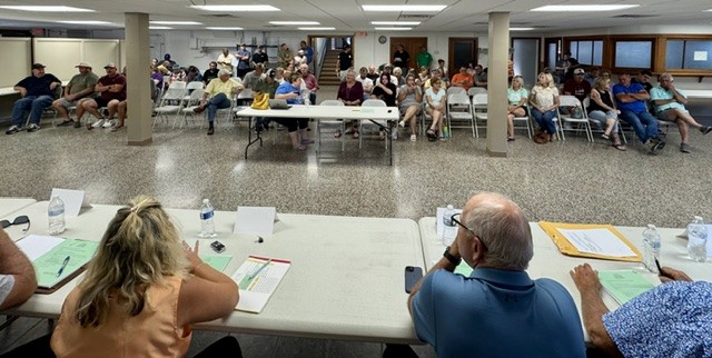 photo of the crowd gathered for the 7/21/26 Carmi City Council Meeting